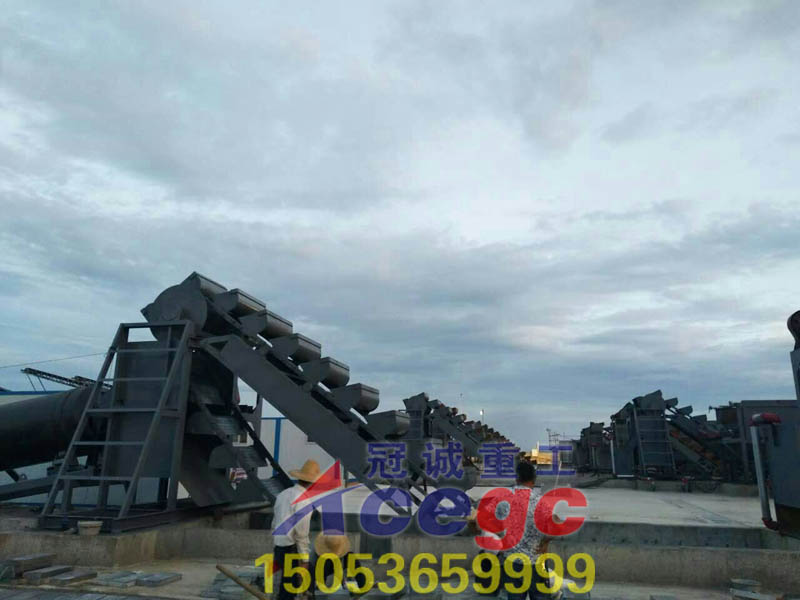 甘肅工作的鏈斗洗沙機(jī)工作現(xiàn)場